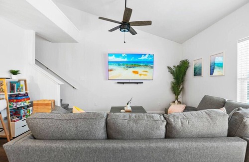 Corpus Christi Villa | Resort Pool, 5 Bedroom, Spacious, King Beds, Near White Cap Beach, Patio, Grill
