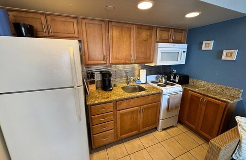 Kahana Condo | RK 616 Oceanfront Escape w Pool | Steps2Beach