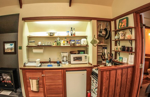 Volcano Cottage | Romantic, Private Cottage Nestled Away in Volcano