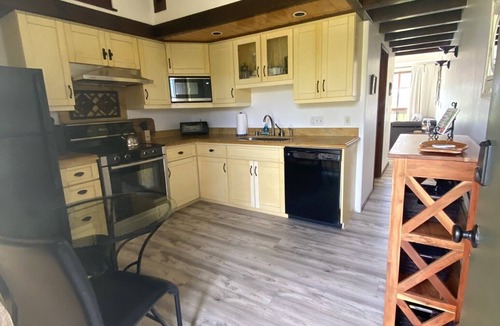 Kahuku Condo | Romantic Villa-Lovely Pond & Ocean View Studio