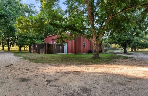 Prairie Lea House | RoosterHouse Countryside Pecan Farm 6ac SanMarcos