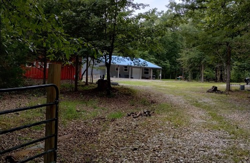 Santa Fe Cabin | Rustic 2-bedroom cabin next to 1000+ acre Conservation area near Mark Twain Lake