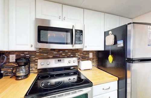 Bethany Beach Condo | Sea Colony 7th floor condo w/free WiFi, shared tennis court - ocean view