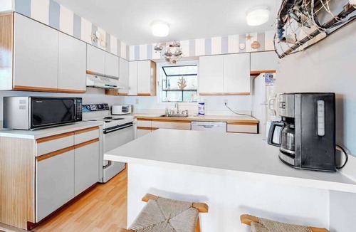 Bethany Beach Condo | Sea Colony Tennis 1st-floor condo with tennis court, gym, & sauna