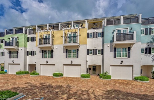 Historic Seaport House | *SEAPORT SENSATION @ OLD TOWN* Condo & Pool + Last Key White Glove Service.