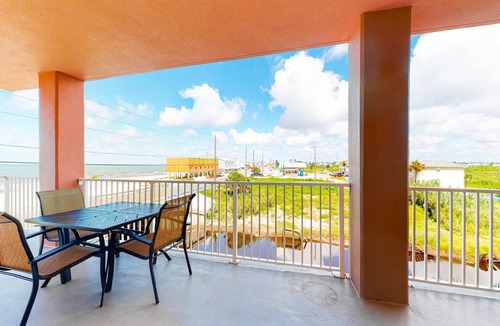 Mexico Beach Condo | Second Floor Condo a/Ocean View, Shared Pool & Hot Tub, High-Speed WiFi, & W/D