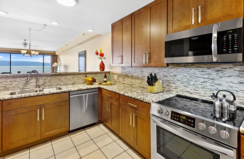 Kahana Condo | SEP DEAL $595/night-Oceanfront, Corner Unit! SK375 - Sullivan