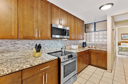 Kahana Condo | SEP DEAL $595/night-Oceanfront, Corner Unit! SK375 - Sullivan