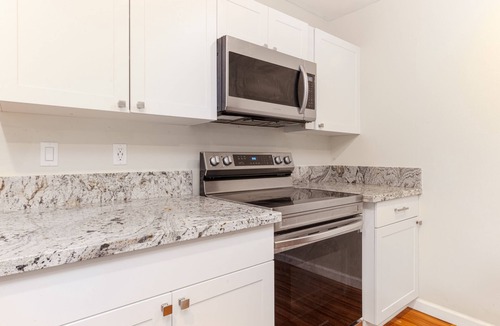 Kapoho House | Single-level, dog-friendly home with a full kitchen, washer/dryer, patio
