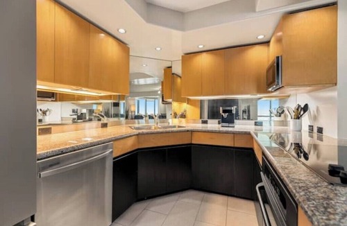 Downtown Honolulu Apartment | SkyNest : Queen's Gambit Penthouse at 66 Queen St