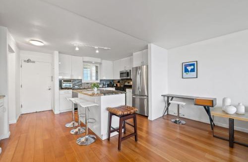 Diamond Head - Kapahulu - St. Louis Apartment | Sleek Oceanside Oasis 1-Bedroom CS condo