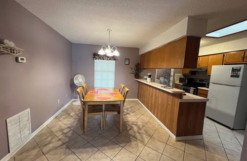 Kingsland House | Sleeps 10 Near HWY I-95,40,17 & Kings Bay navybase,Cumberland Island,JAX airport