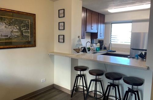 McCully - Moiliili Condo | Spacious 2-bedroom apartment sleeps 7 with parking