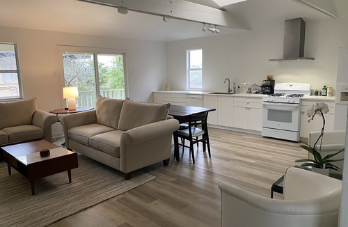 Clarksville Apartment | Spacious and bright downtown