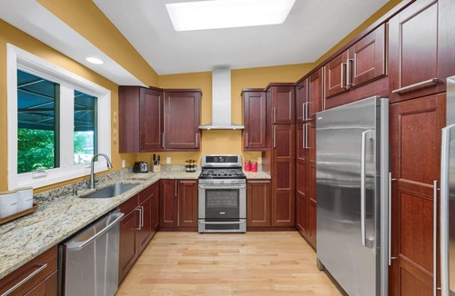 Downtown Minneapolis House | Spacious Mid-Century Modern Luxury Home in Downtown Minneapolis: Perfect for Large Groups, Weddings & Events