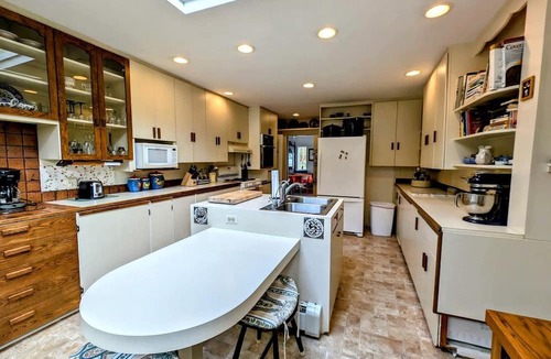 Hancock Point Cottage | Spacious Waterfront Cottage with Private Beach and Deck, Near Acadia National Park in Hancock Point, Maine
