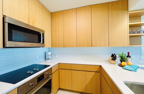 Ala Moana Condo | "SPECIAL DISCOUNT $150/NIGHT VALID NOW THROUGH 11/12"