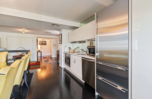 South Beach Condo | Spectacular Beach Views, Iconic Ocean Drive, Designer 3 BR/3 BA, Walk Everywhere