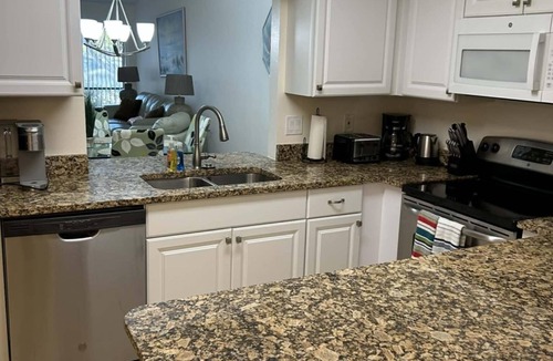 Sarasota Villa | SPRING SPECIAL! 2/2 BEAUTIFUL VILLA! 2 BR, 2 BA, Heated pool and Jacuzzi! WiFi