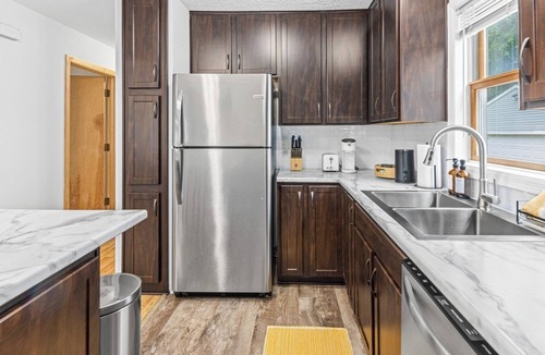 Merriam Park House | St Paul 6BR | 2 Kitchens + Game Room