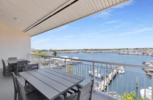 Meadows House | St Thomas - Waterfront Penthouse sleeps 16 w Pool & Boat Dock