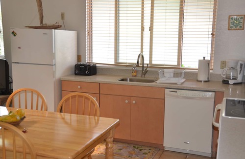 Kailua House | Steps to the Beach Guesthouse