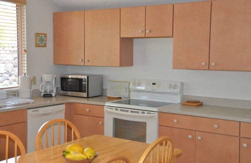 Kailua House | Steps to the Beach Guesthouse