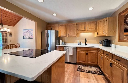 North Conway Villa | Stonehurst Hideaway | Prime Location + Pool Table