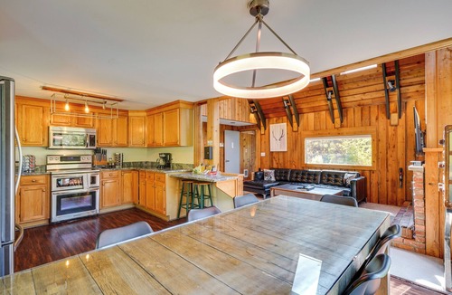 Stratton Mountain House | Stratton Shuttle Access! Vermont Mountain Hideaway