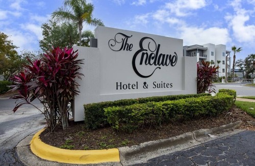 Southwest Orlando Villa | Studio Near Universal | Lake View | Pool & Gym