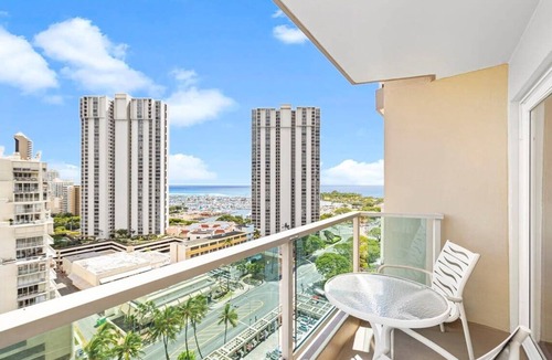 Ala Moana Condo | Studio Ocean View & Balcony 1118