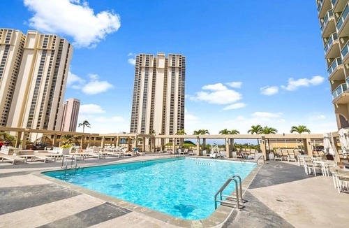 Ala Moana Condo | Studio Ocean View & Balcony 1118