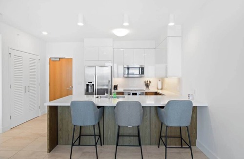 Ala Moana Condo | Stylish 1BR Azure Ala Moana | 30 Day Min