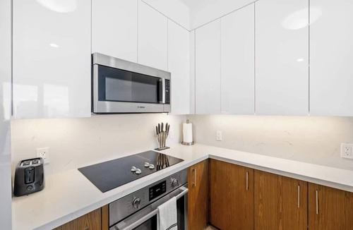 Ala Moana Condo | Stylish 1BR Azure Ala Moana | 30 Day Min