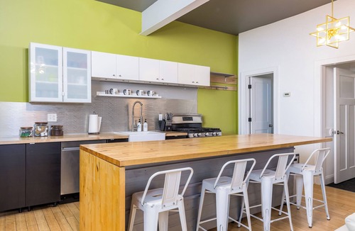 Macalester - Groveland House | Sunny 16BD Retreat with Sauna, Hot tub, Movie theatre, Arcade. Come Unwind!