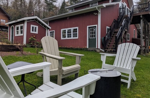 Warren Apartment | Sunny Alpine Suite Walk to Lake Private Deck Yard and Gardens w/Fire Pit
