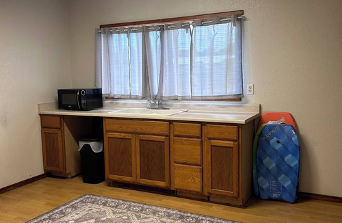 Hilo House | Superb 5-bedroom house in charming Hilo. Near mall, restaurants, and beaches.