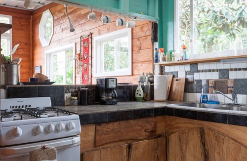 Puna Palisades Cottage | SWEET SPOT STAY-ENCHANTING GROTTO-Walk to the Beach and Warm Ponds Nearby