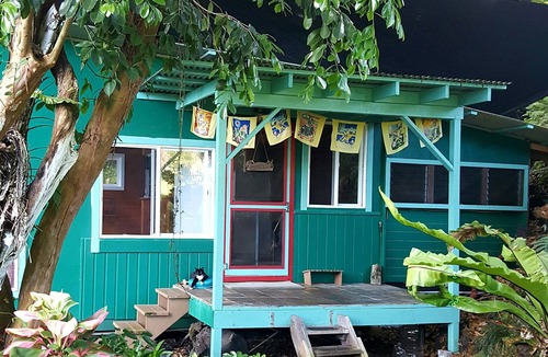Puna Palisades Cottage | SWEET SPOT STAY-ENCHANTING GROTTO-Walk to the Beach and Warm Ponds Nearby