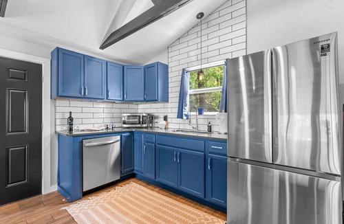 Big Cedars House | Table Rock Lakefront Studio w Access Private Hot Tub Free Daily Tickets