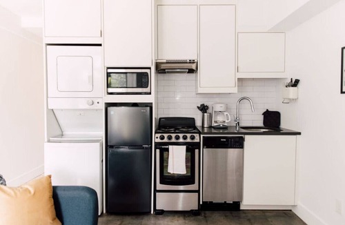 Virginia Highland Apartment | The Camille – Skyline Views + Rooftop in Atlanta