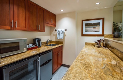 Waikiki Hotel | The Equus