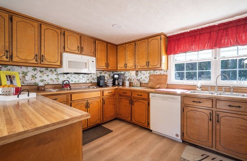 Folkston House | The Gibson - Spacious 5-bedroom country home