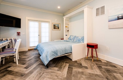 Union Pier House | The Herringbone Suite 5 at Union Pier Summer House