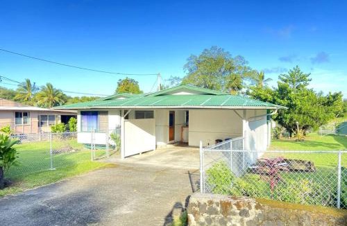 Hilo House | THE HILO HOMEBASE - Charming 3 Bedroom Hilo Home, with AC!