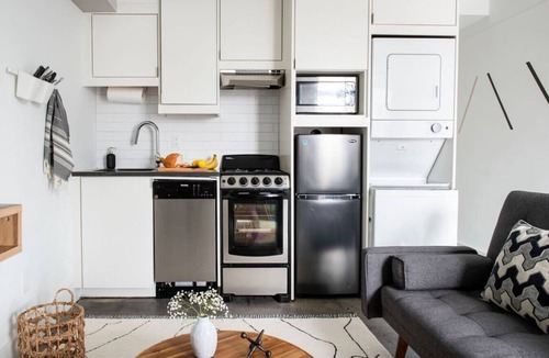 Virginia Highland Apartment | The Layla – Walkable Downtown Apartment + Rooftop