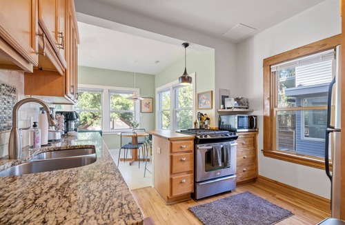 Linden Hills House | The Linden Hills Retreat by Lake Harriet, Parks, Restaurants