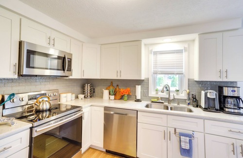Three Oaks Cottage | Three Oaks Home w/Guest House - 8 Mi to Beach!