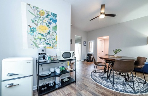 Three Oaks House | Three Oaks Unit Steps To Downtown! 2 Night Summer Min!