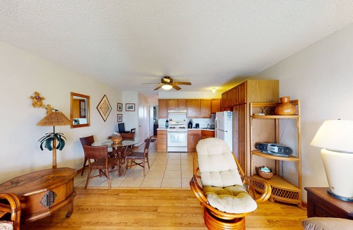 Ualapue Condo | Tropical Paradise Condo w/Shared Tennis Court & Pool + Free WiFi and Water Views